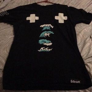 Pink Dolphin Wave  t-shirt in medium